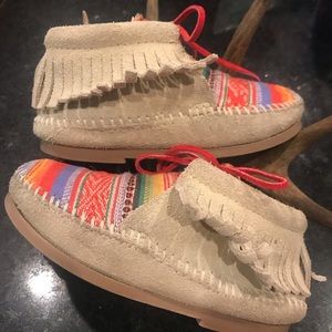 Minnetonka Serape print Mocs (Girls') size 11